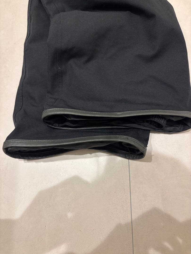 VOLCOM ブラック スノーボードパンツ　オーバーオール　ビブパンツ