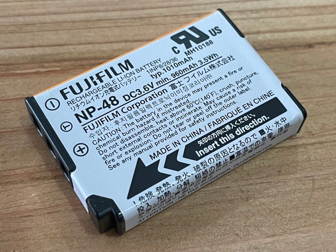 【完動、美品】FUJIFILM XQ1 コンパクトデジタルカメラ