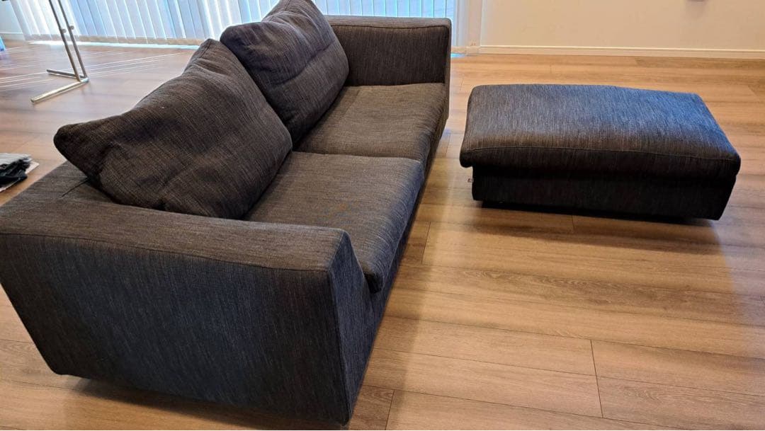 アクタス アイラーセン チェス2人掛けソファオットマン付き