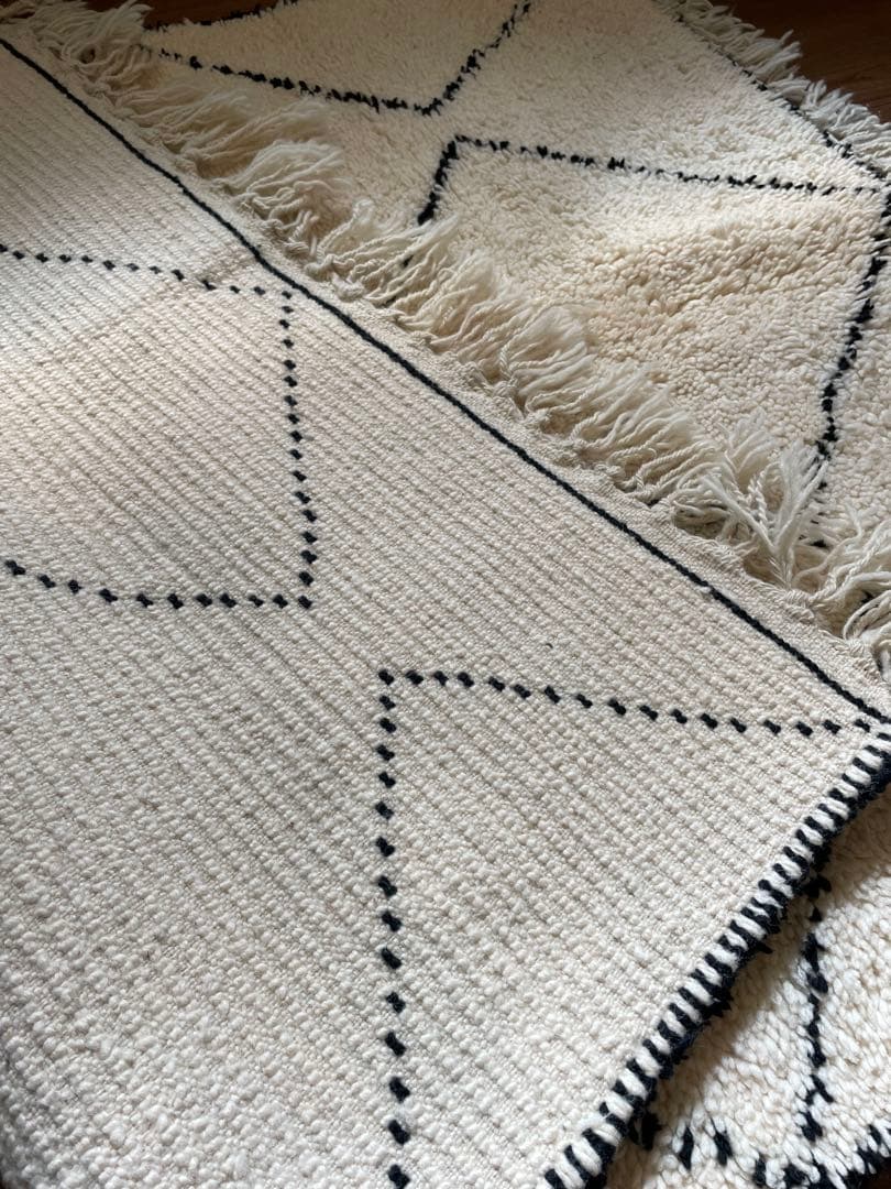 美品　モロッコ直輸入のウール100％ハンドメイドベニワレンラグ