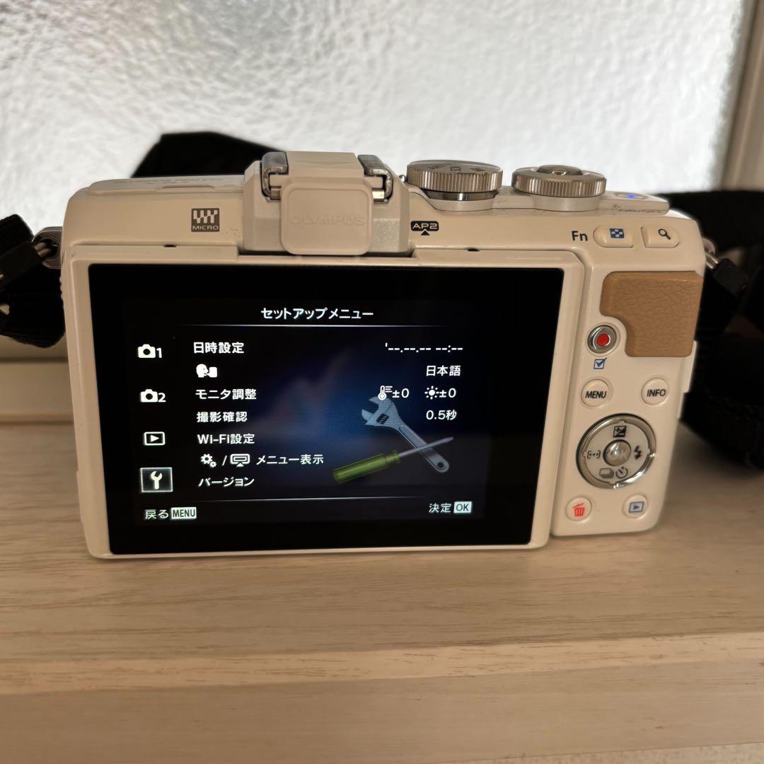 OLYMPUS PEN Lite E-PL7 本体のみ（レンズ有り）