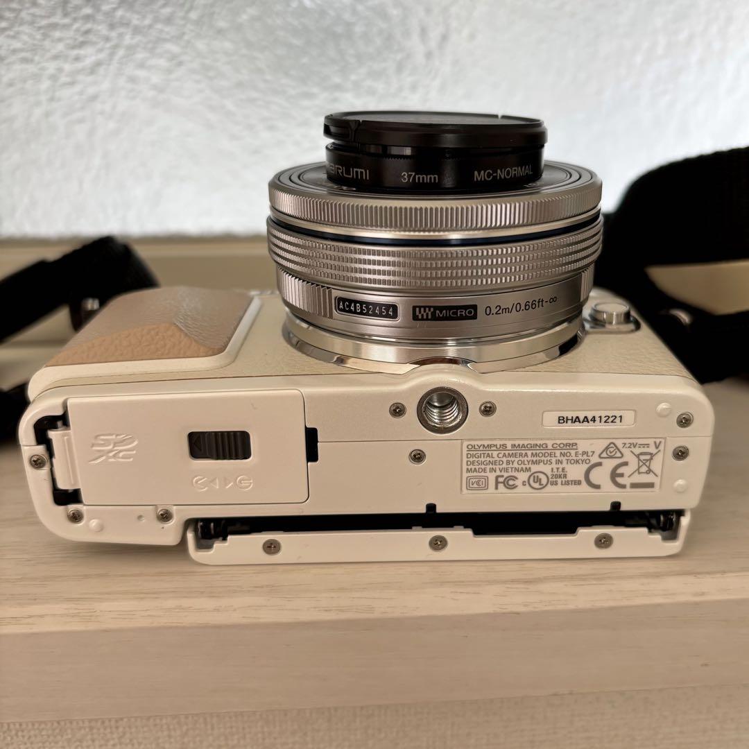 OLYMPUS PEN Lite E-PL7 本体のみ（レンズ有り）
