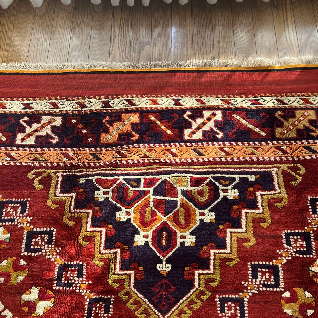 実物を見たら感動ものです！とても貴重なトルコオールド絨毯　素晴らしい色合い