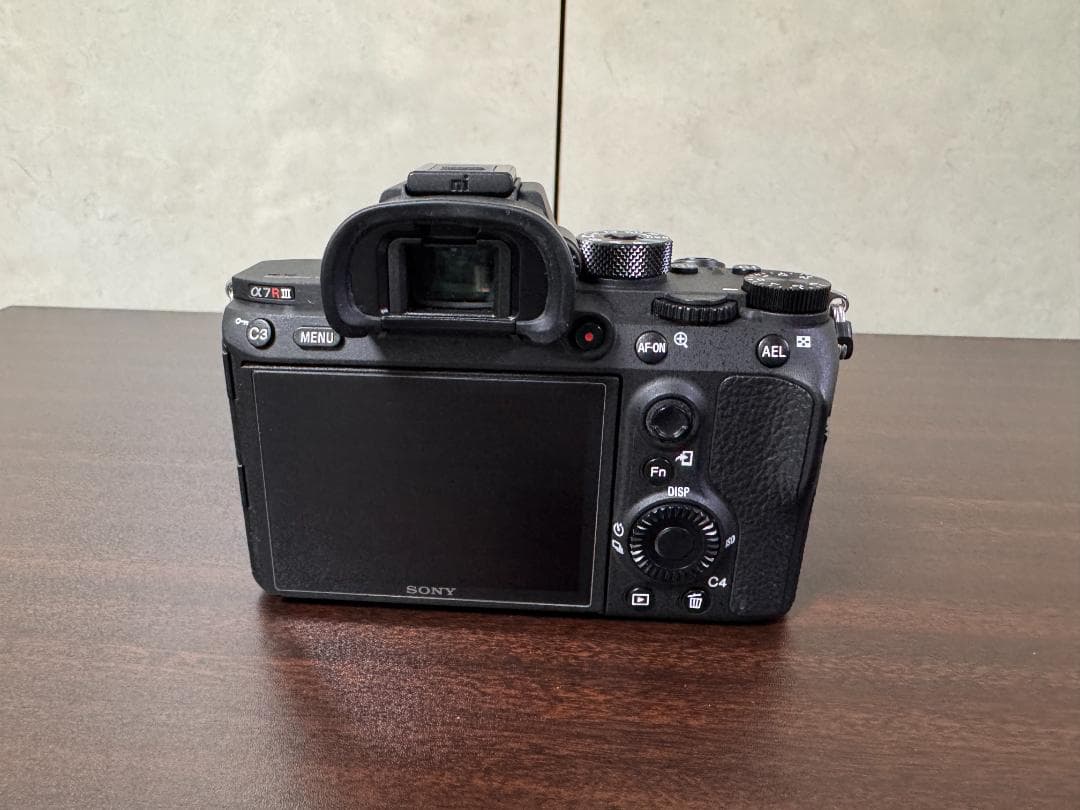 [オーバーシーズモデル] SONY α7R III 本体と付属品
