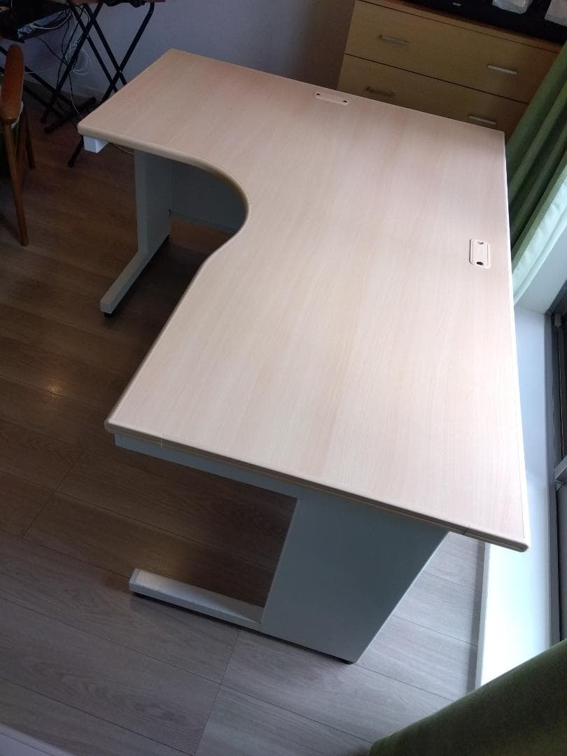 L字デスク（幅160cm×奥行(右70cm、左120cm)×高さ72cm）