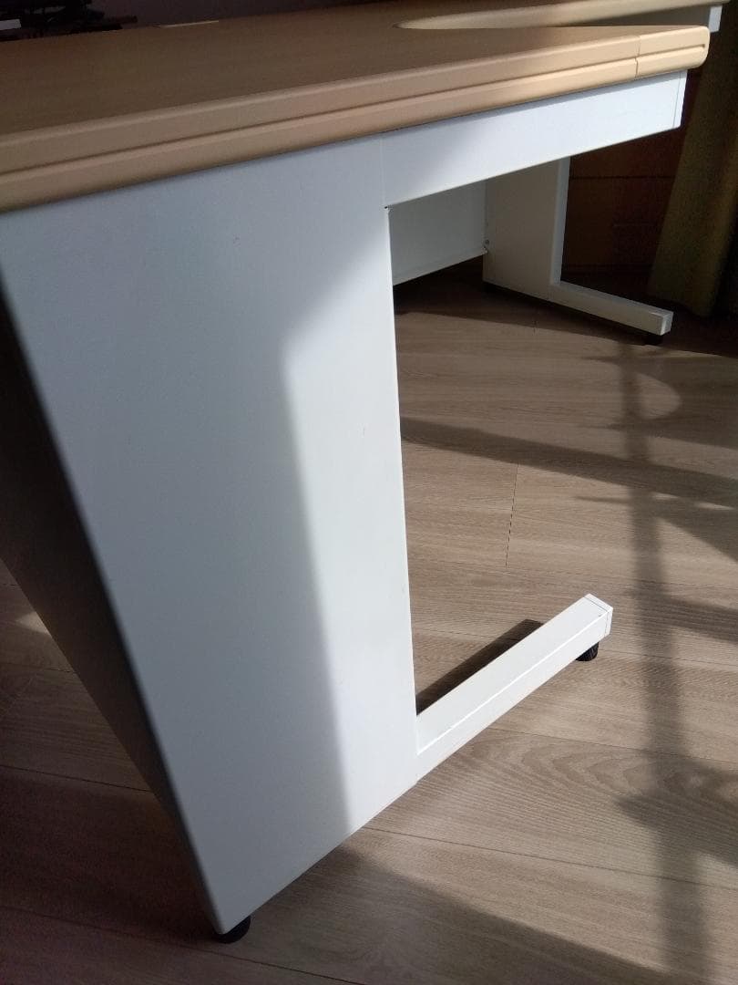 L字デスク（幅160cm×奥行(右70cm、左120cm)×高さ72cm）