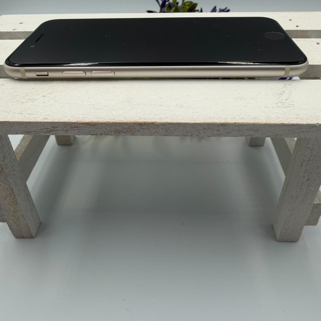 iPhone SE第3世代 64GB スターライト 241