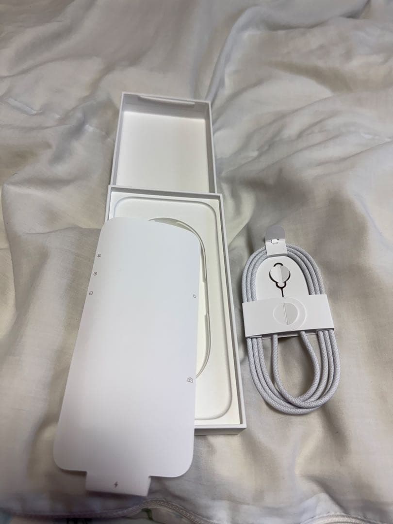 iOS18.7 iPhone 16 Pro Max 256 デザートチタニウム