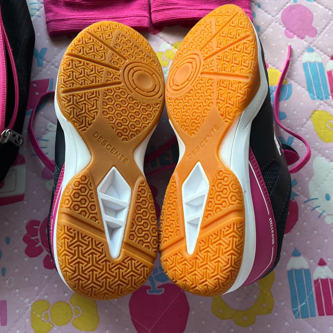 バレーボールシューズとサポーターセット