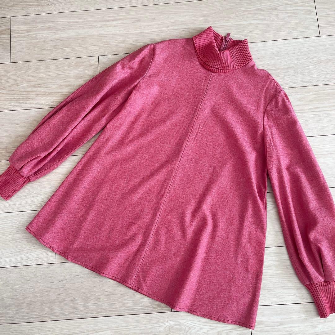 Rene ルネ　ニットカフス　タートルネック　ブラウス　Aライン　赤