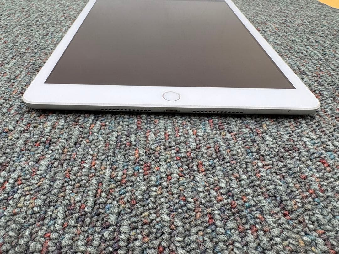 【94%】 iPad 第8世代　Wi-Fi + Cellularモデル