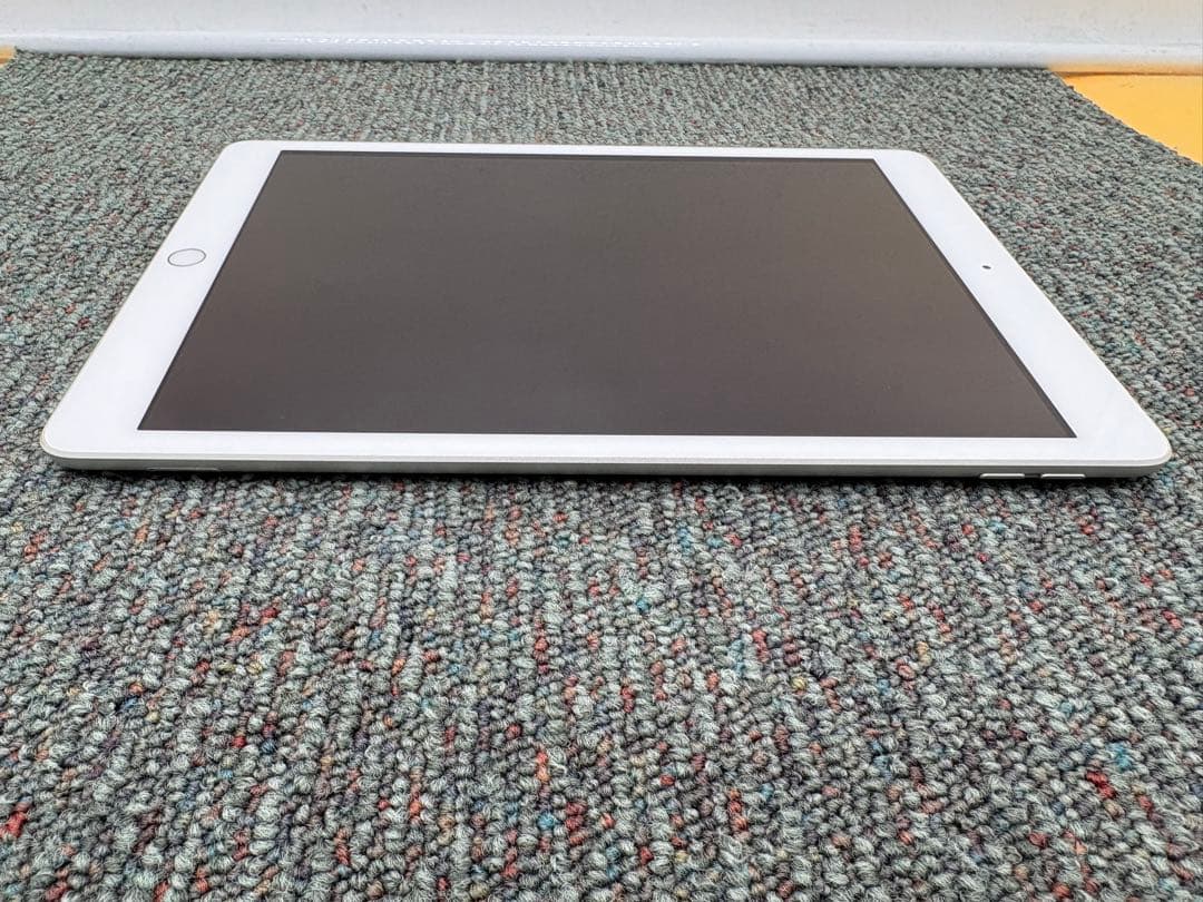 【94%】 iPad 第8世代　Wi-Fi + Cellularモデル