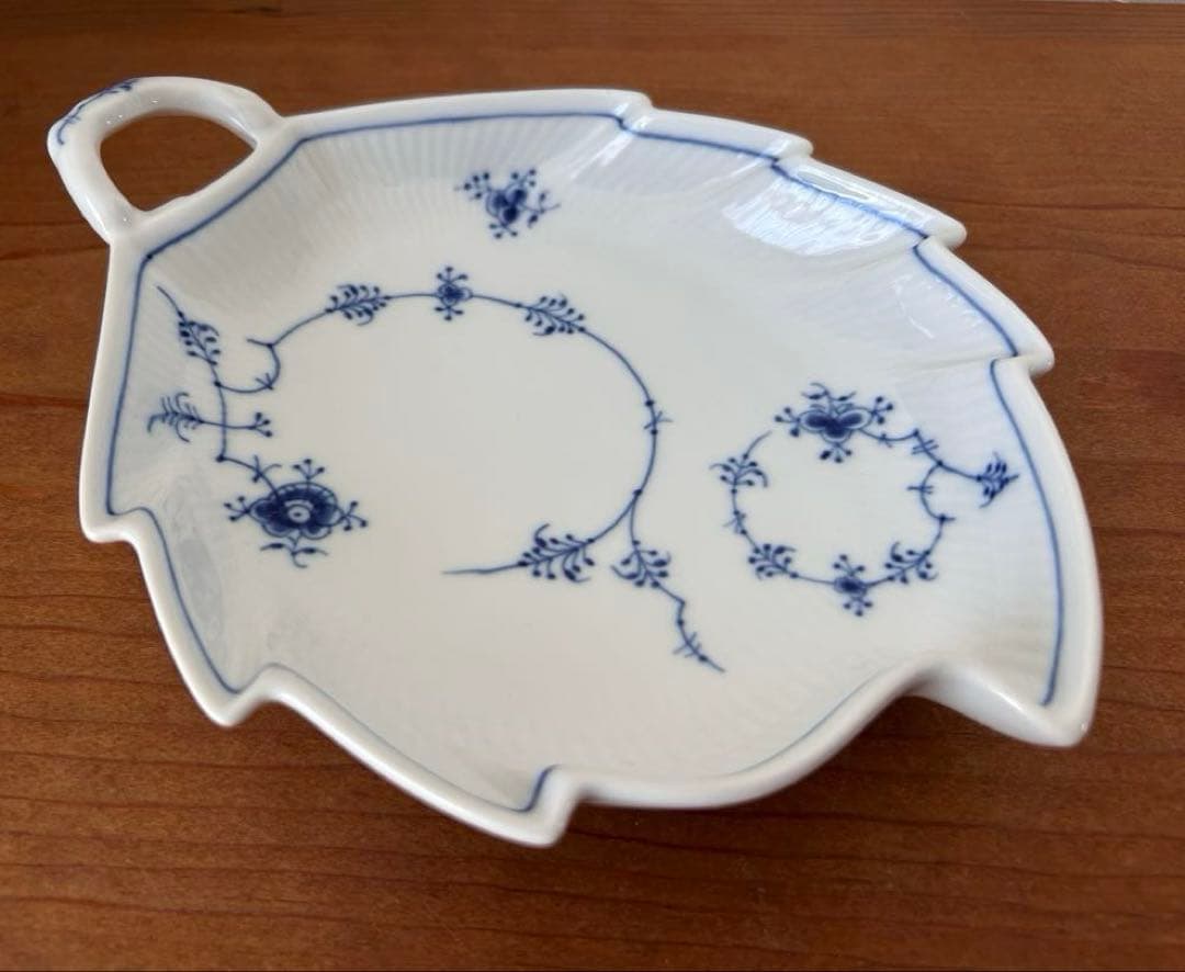 ブルーフルーテッド　ジャパニーズ　リーフディッシュ