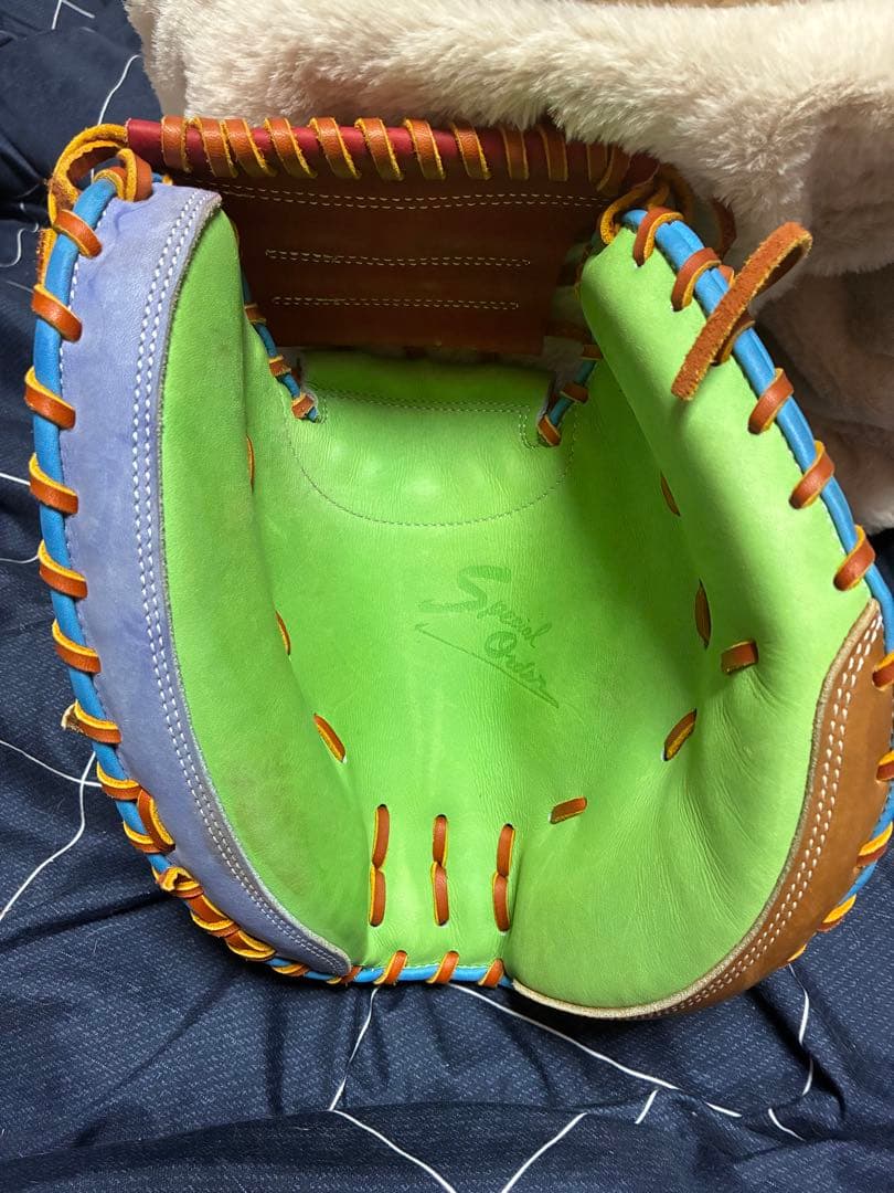 ベースマン　軟式用　右投げ　キャッチャーミット 革は硬式用使用