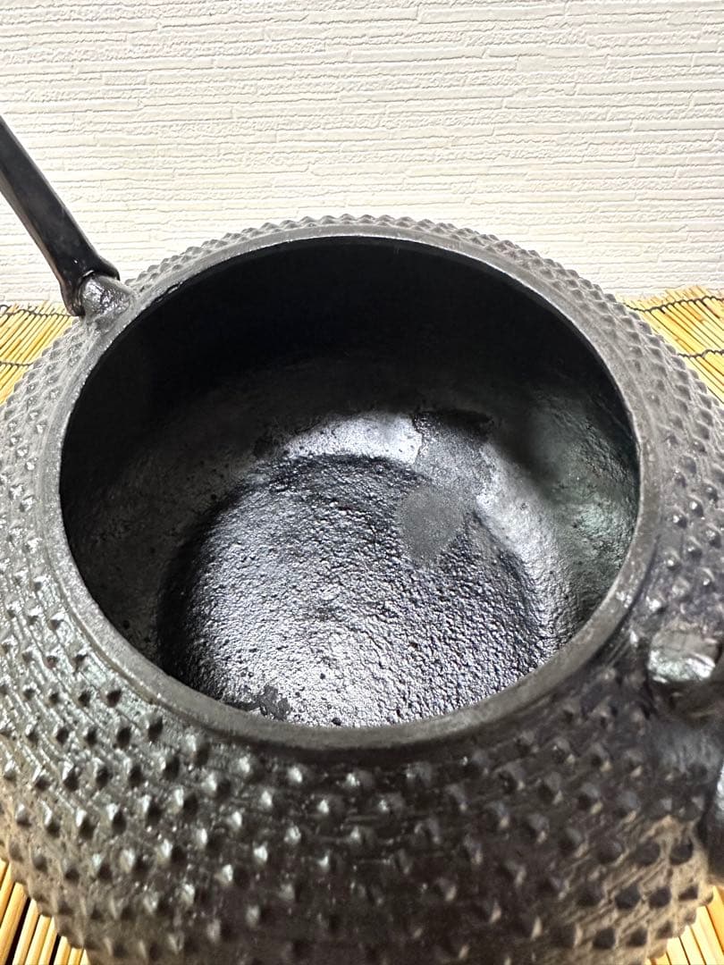 未使用品、栞付　南部成龍堂鋳造所　斎峰　及川光正造　宝珠形馬蹄鉉　南部鉄瓶　鉄瓶