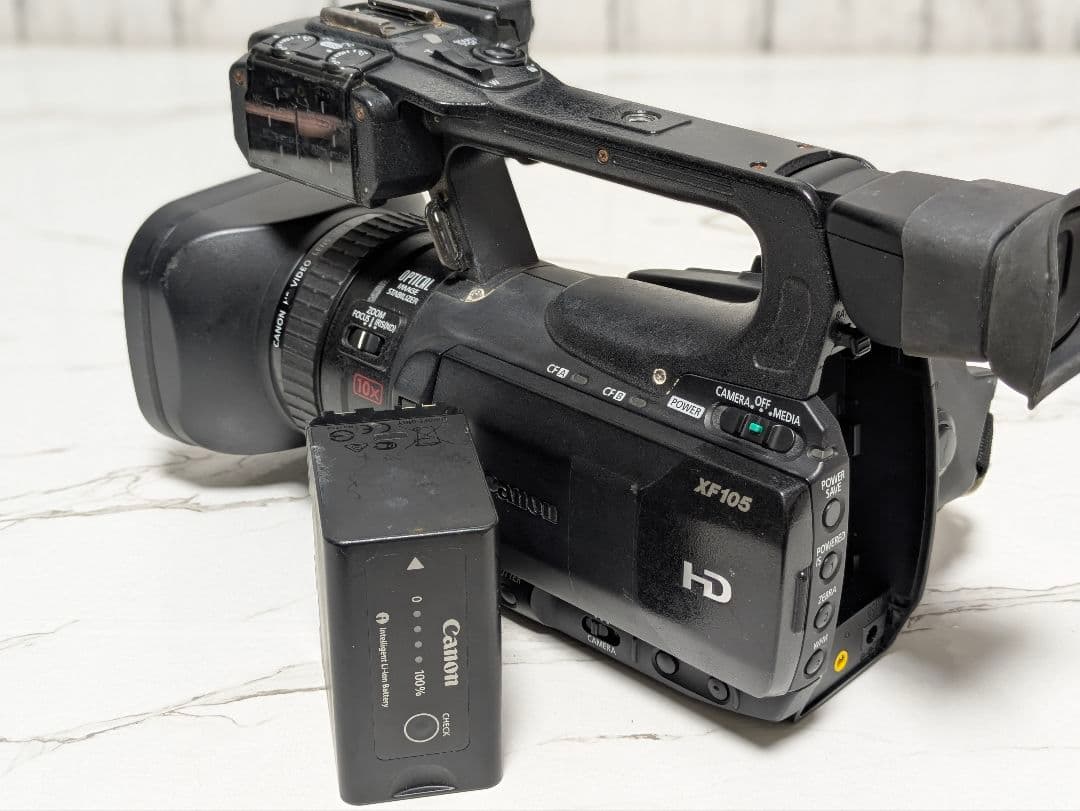 ② Canon　XF105
