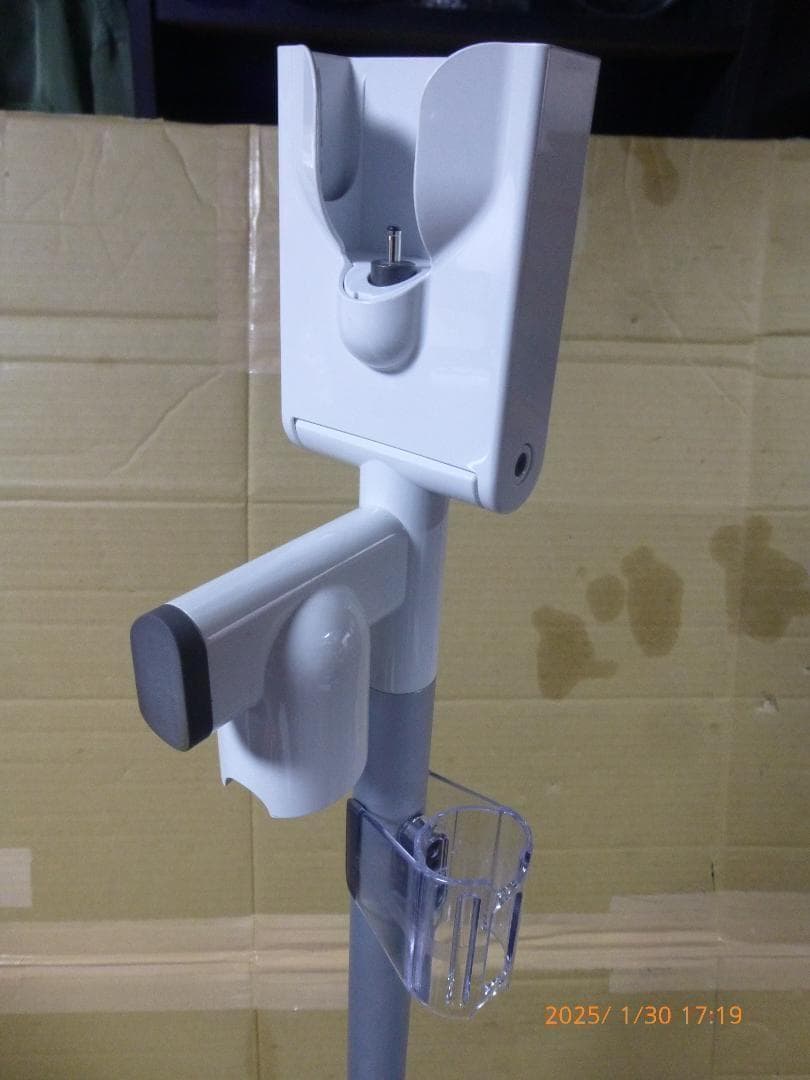 ダイソンSV18　動作確認済み　　目立つキズ無し　エコ54分　充電スタンド付属