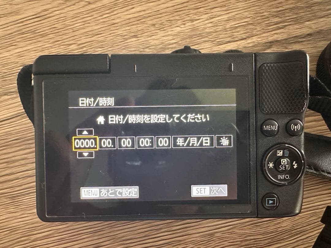 Canon EOS M100 ミラーレスカメラ 2レンズ付き