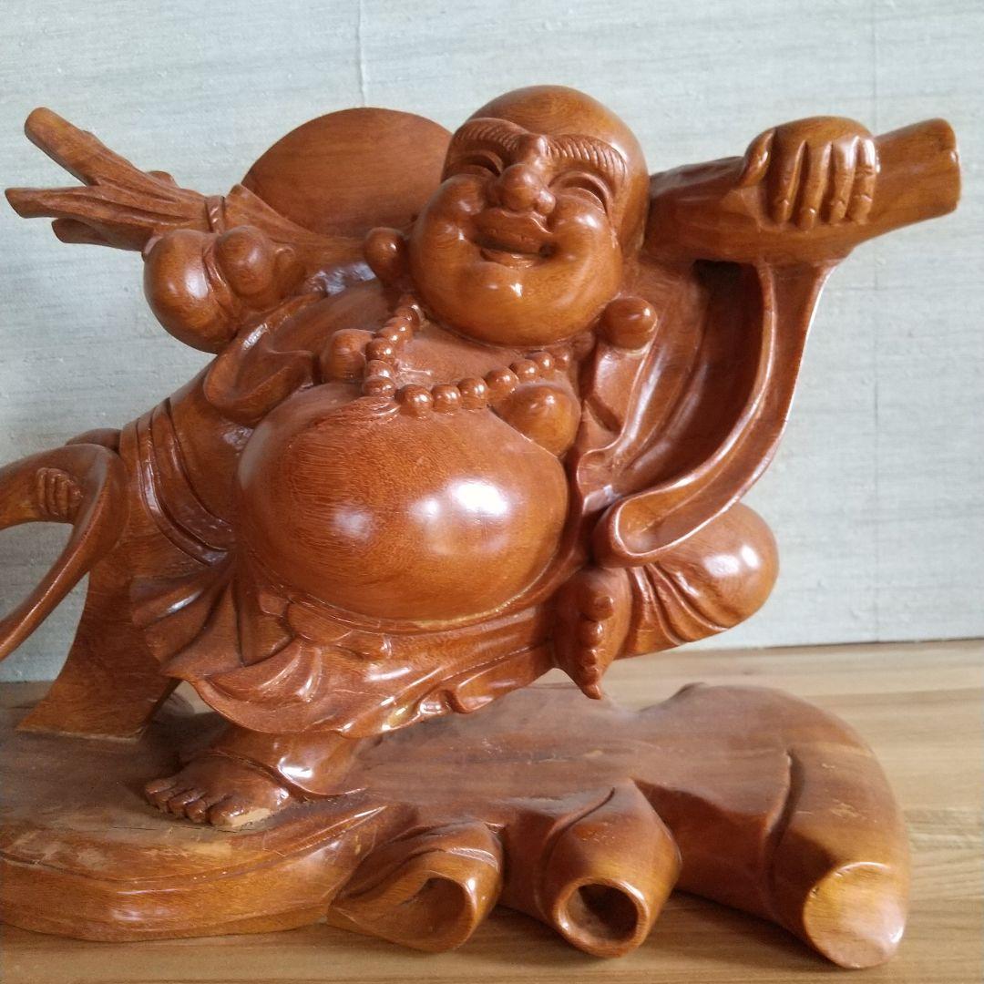 木製布袋の置物で一枚木彫りの高さ25cm長さ52cm幅15cm重さは約５キロです