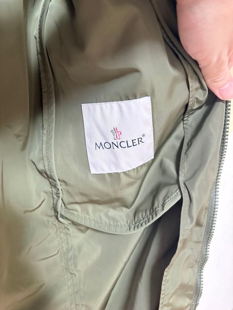 t*o様 美品　モンクレール　ナイロン　スプリングコート　フリル　OUTREME