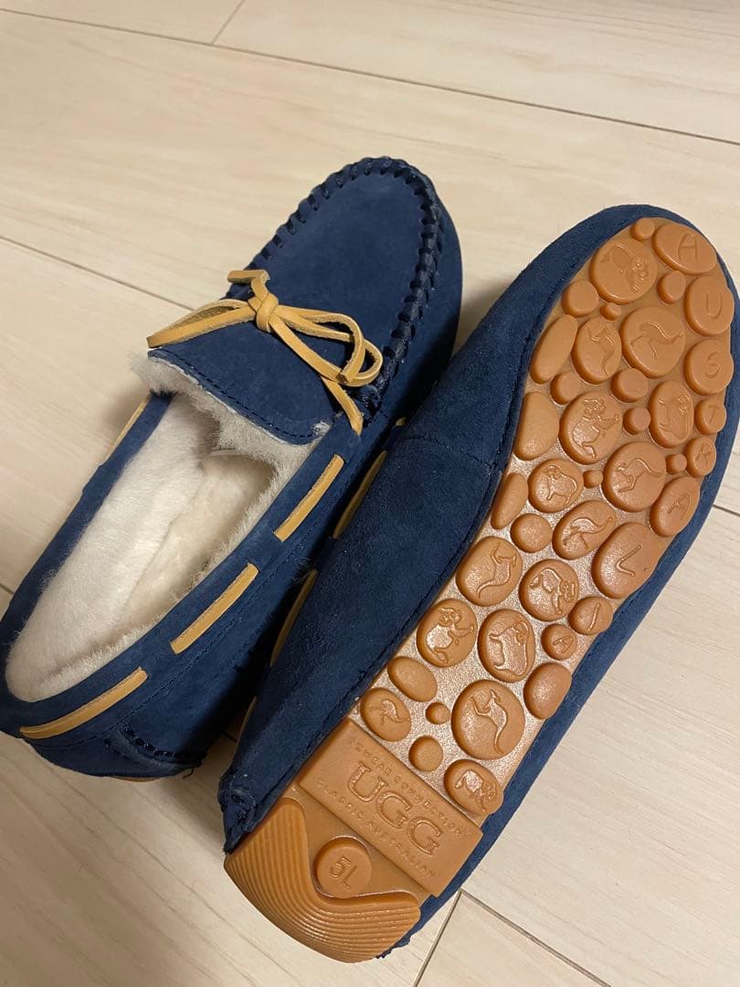 UGG ネイビー モカシン リボン付き