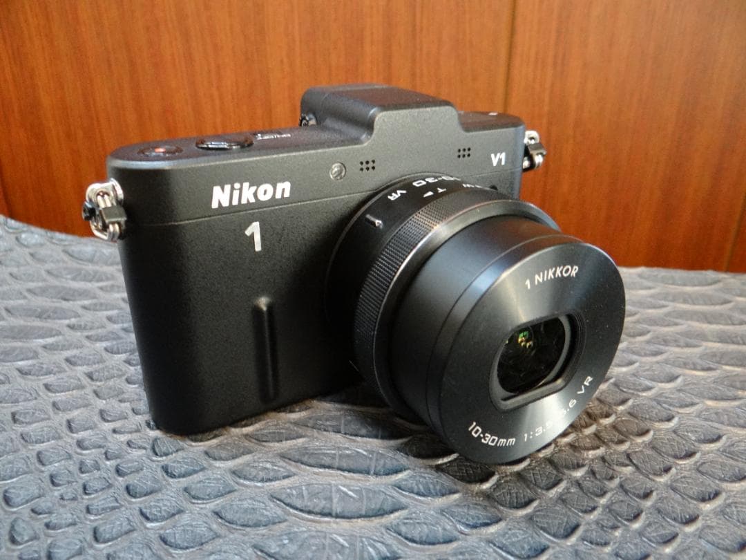 ニコンNikon1 V1 ブラックボディ パワーズームレンズ ショット数4313