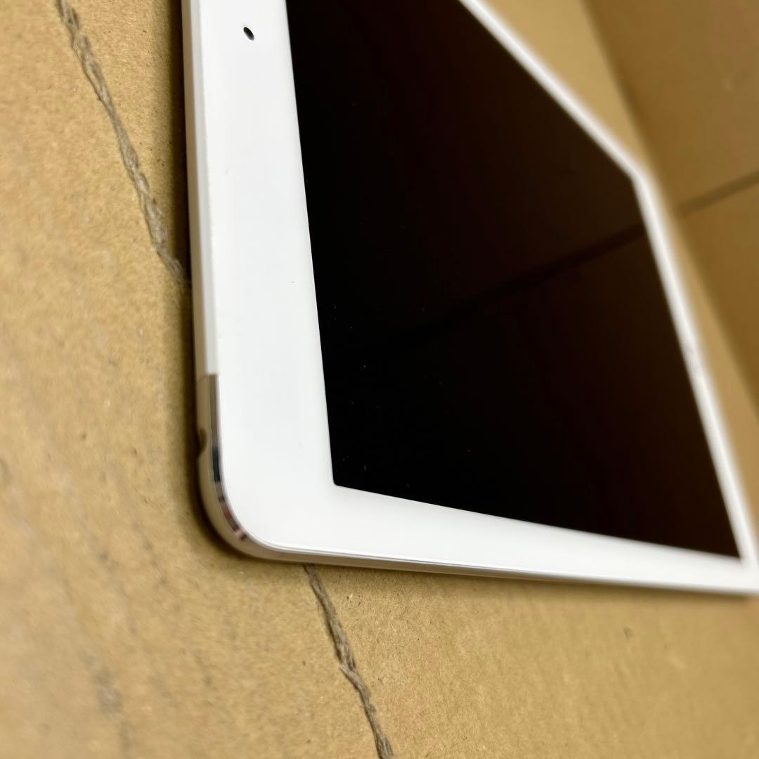 Apple iPad Air 2 Wi-Fi +セルラー　128GB シルバー