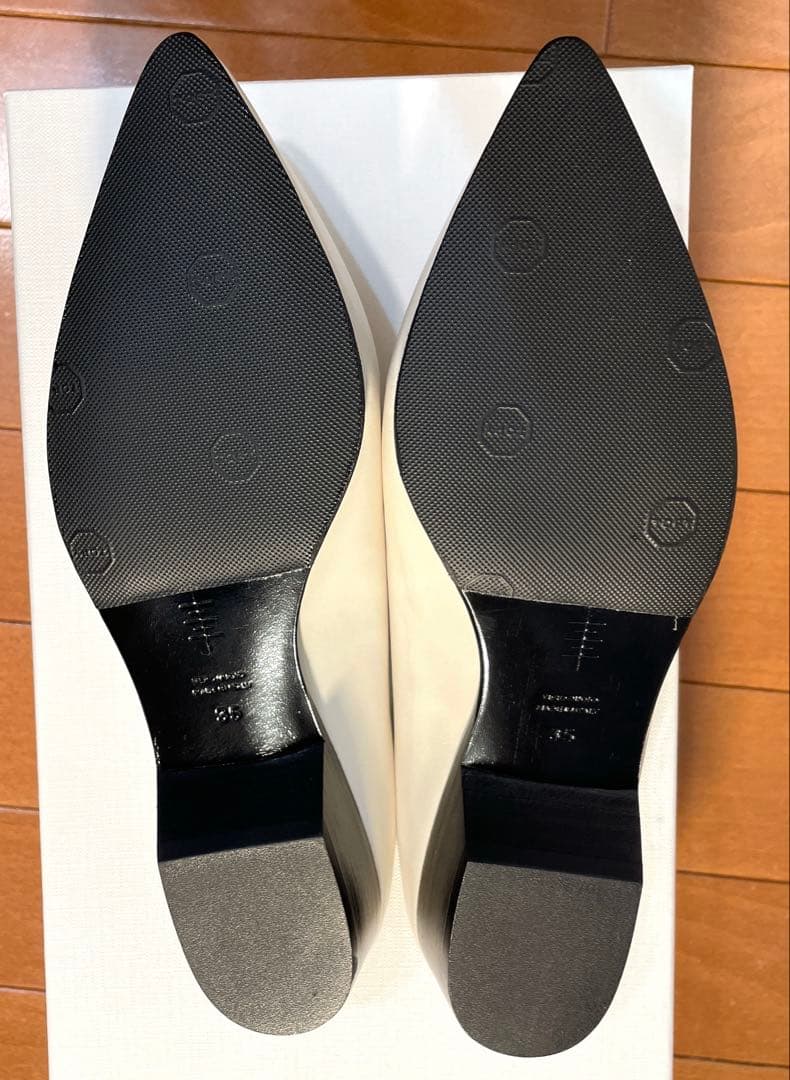 値下げ中！美品！アルムナエ　ALUMNAE　ミュールパンプス　22.5cm 白