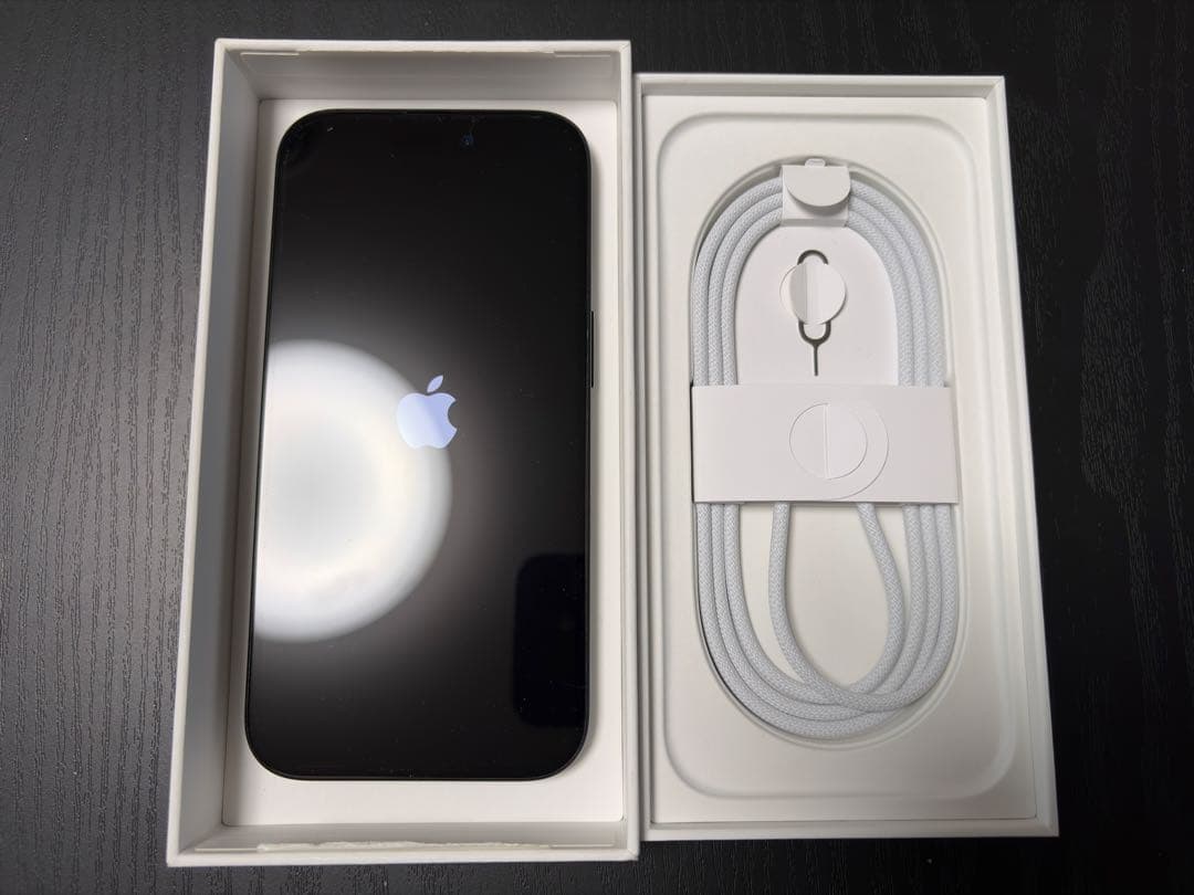 あ*る様 【最安値】iPhone 16 ブラック SIMフリー 256 傷あり