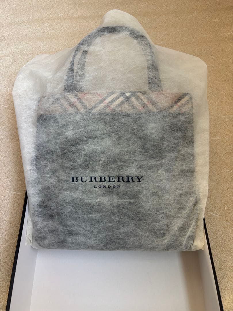 未使用品　BURBERRY （バーバリー）ブラックレザー　チェック柄バック