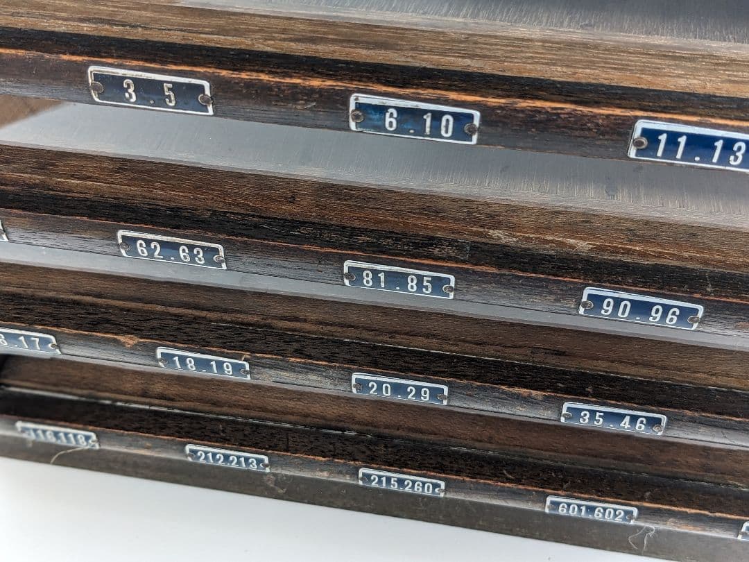 値下げ！ 手芸 タイヤー印 ミシン刺繡糸　昭和レトロ 洋裁 裁縫 収納棚 飾り棚