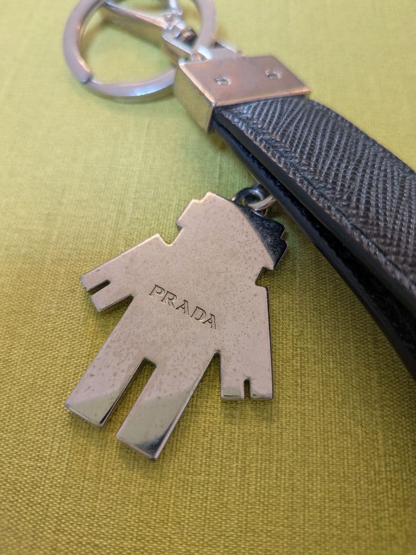 PRADA ロボット型レザーキーホルダー