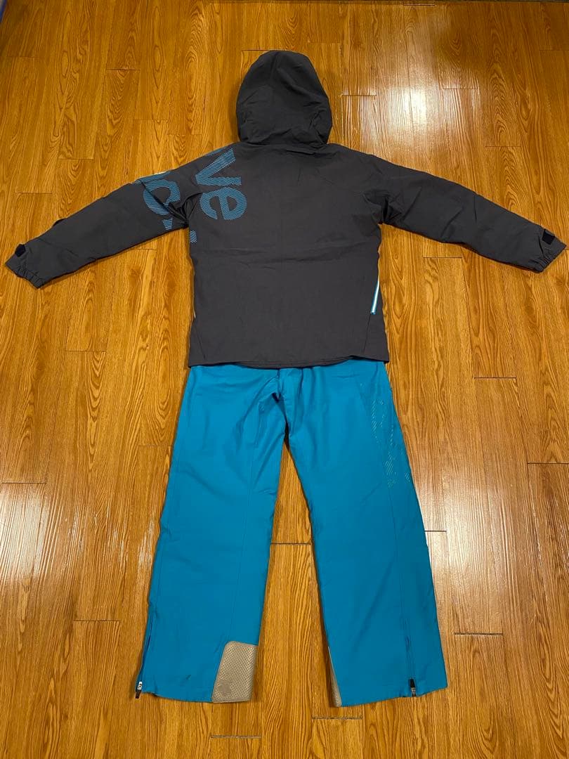 デサント スキーウェア上下 S（グローブ、インナー2枚、ネックウォーマーおまけ）