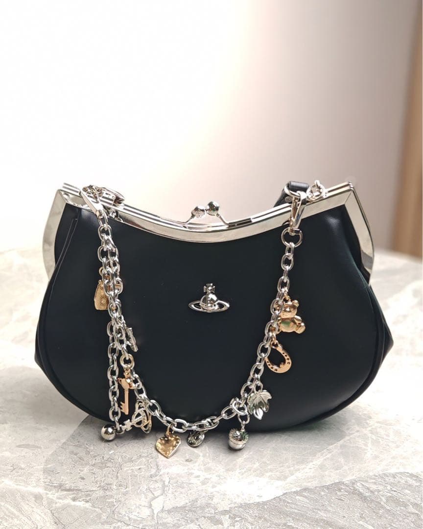 Vivienne Westwood ハンドバッグブラックチェーンチャーム付き美品