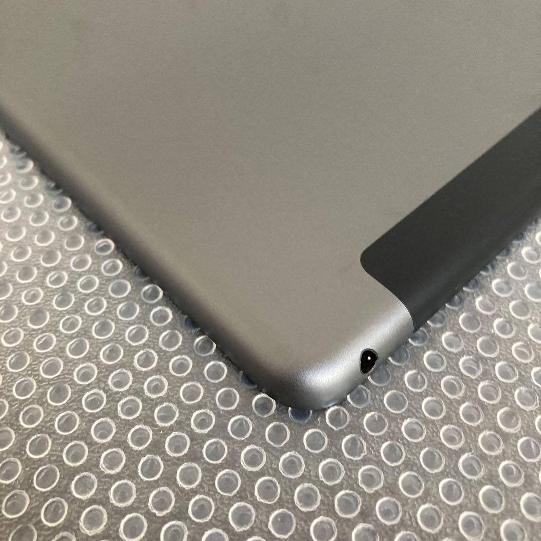 3675【早い者勝ち】美品☆iPad8 第8世代 32GB SIMフリー☆