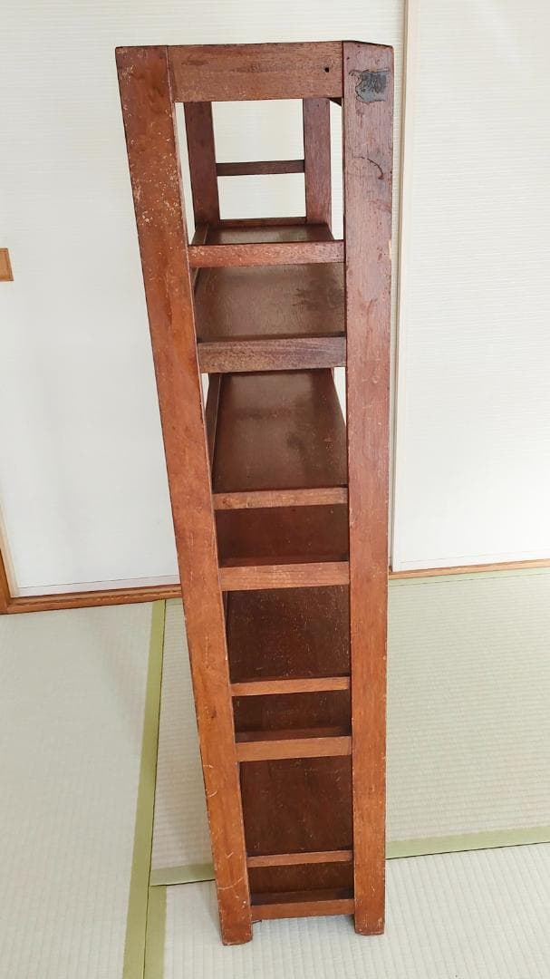 そうすけさんで買った古い木製の本棚