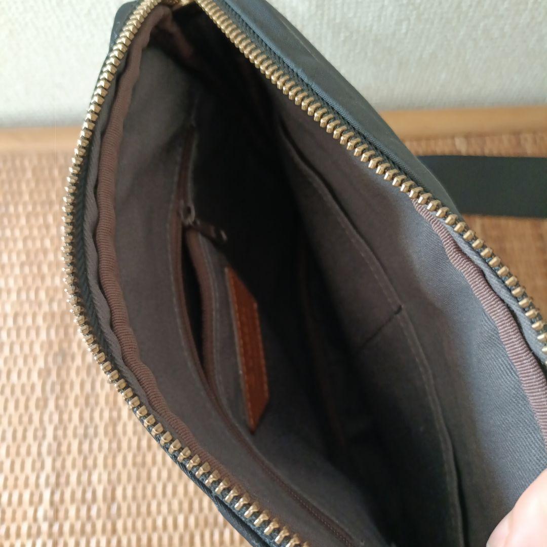 【未使用】russet ショルダーバッグ　シボ革　ロゴマーク入り　レザー　黒