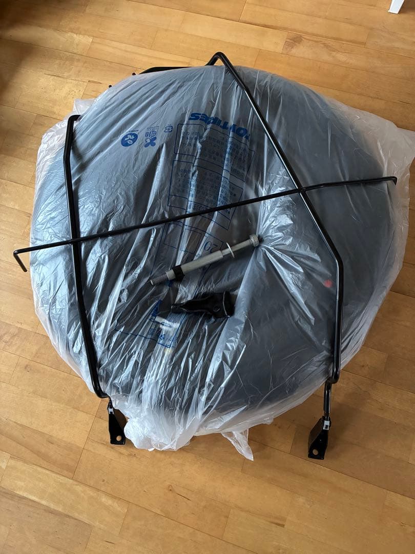 ハイエース純正スペアタイヤ、キャリア　新車外し1セット