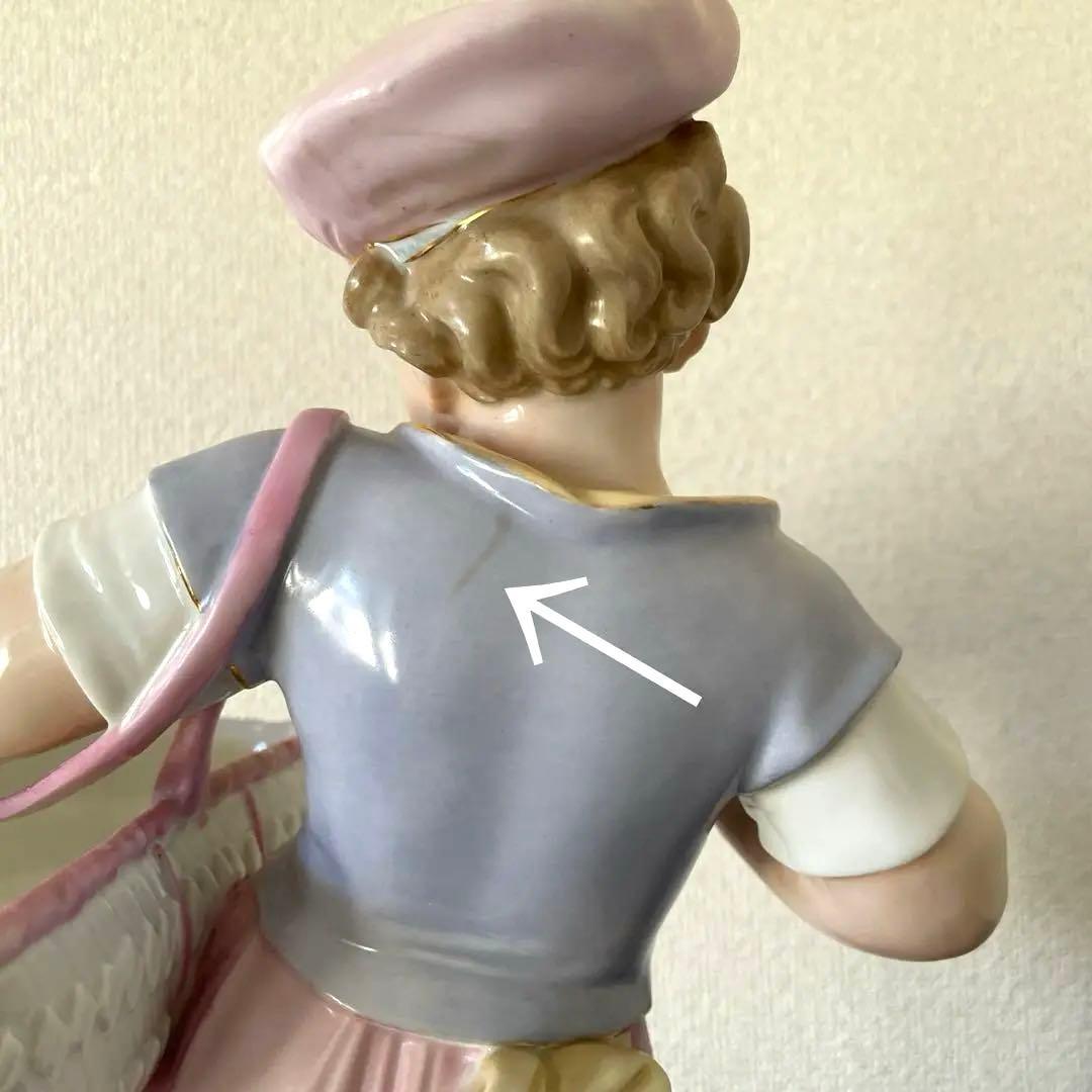 ＊バスケットを持つ少女＊・高さ３７.５cm・Meissen・