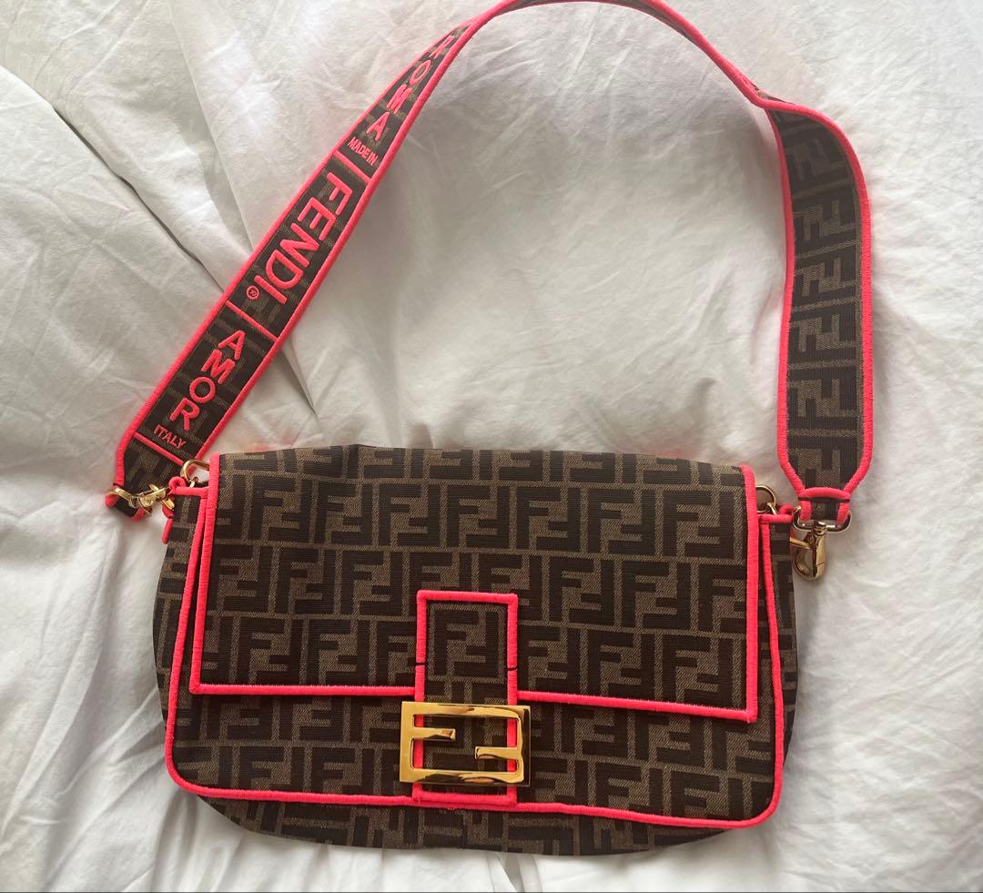 Fendi ロゴ　ショルダーバッグ