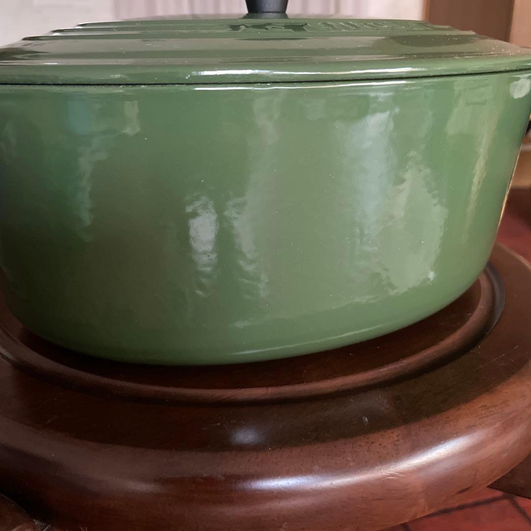 Le Creuset(ル・クルーゼ)ホーロー鍋　オーバル パンサイズ25