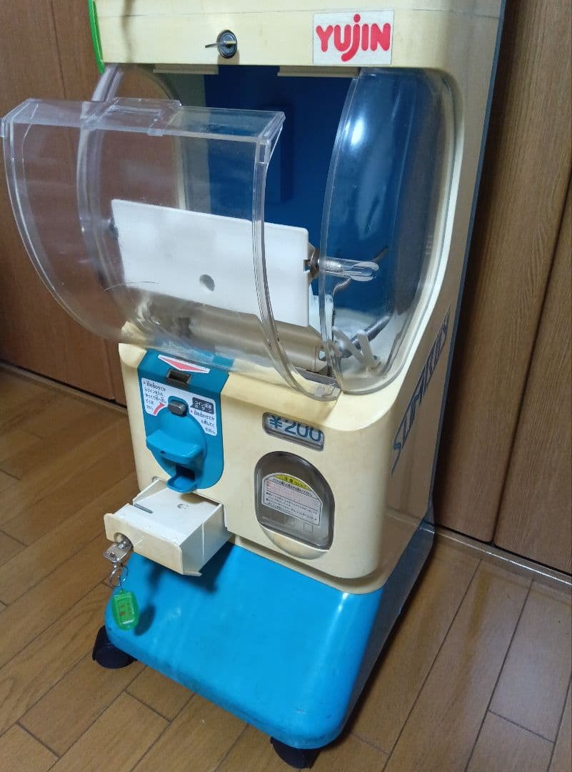 【カギ付】ガチャガチャ　本体　スリムボーイ　ユージン　カプセルステーション　筐体