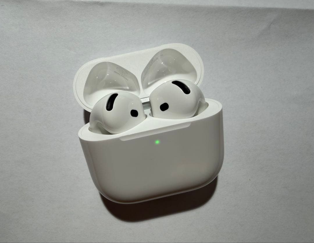 美品　AirPods 4 アクティブノイズキャンセリング搭載