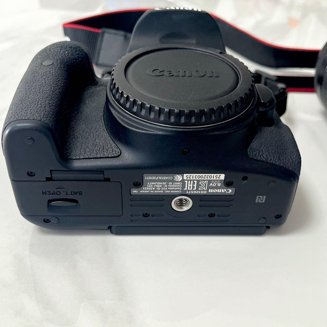 Canon EOS Kiss X8i ダブルズームキット 動作確認済 付属品多数