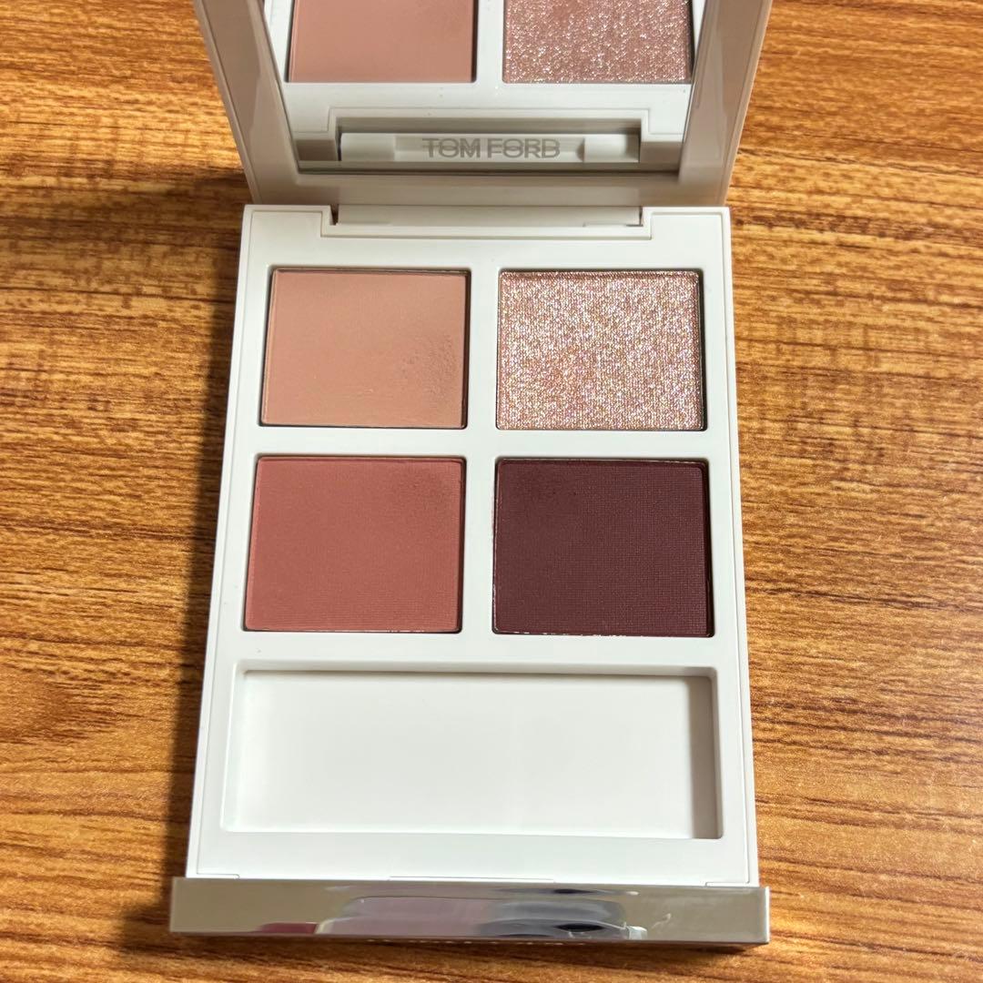 トムフォード　ソレイユ アイ カラー クォード 01SN シャレー ミンク