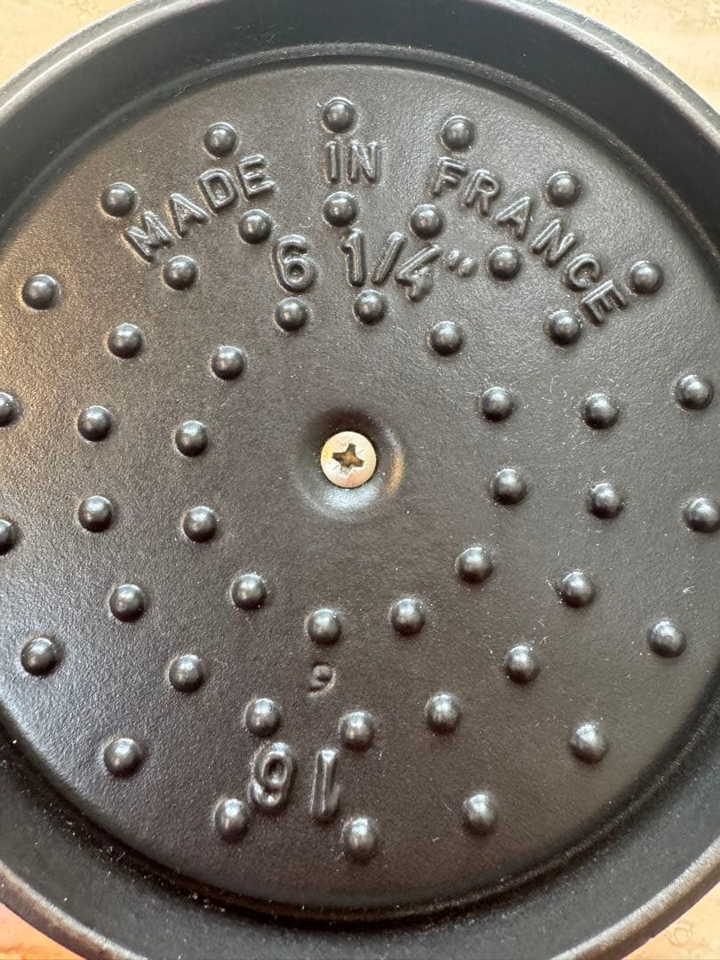staub ピコ・ココット ラウンド 16cm ブラック 現行品より深さがある