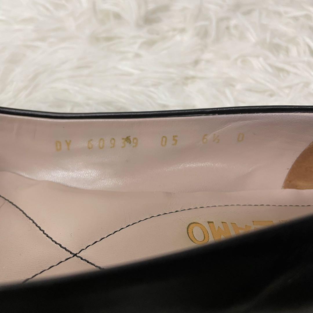 美品　フェラガモ　ヴァラリボン　フラット　パンプス　レザー　黒　金