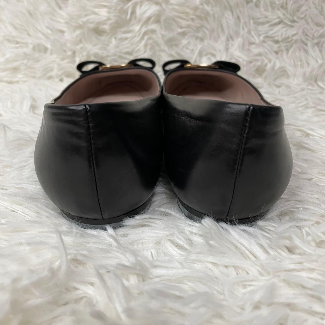 美品　フェラガモ　ヴァラリボン　フラット　パンプス　レザー　黒　金