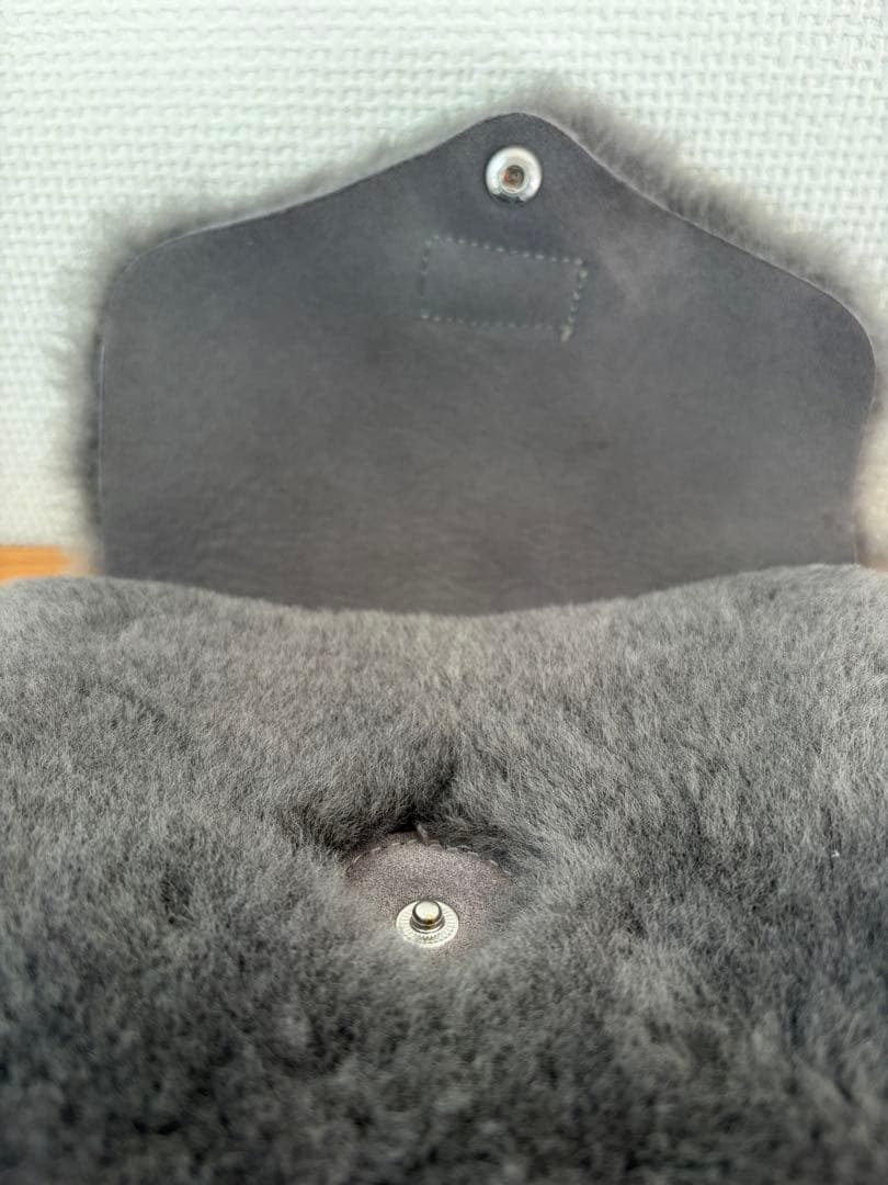 UGG アグ　ショルダーバッグ　グレー　美品