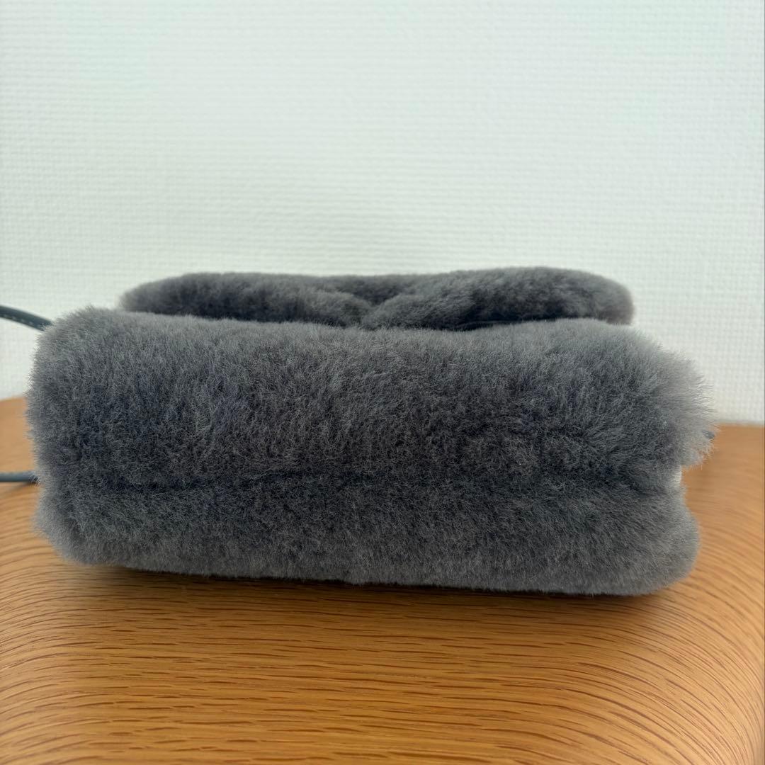 UGG アグ　ショルダーバッグ　グレー　美品